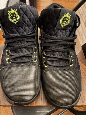 Nike LeBron Witness 8 Black Volt Sneakers Size 10.5 Great Condition!